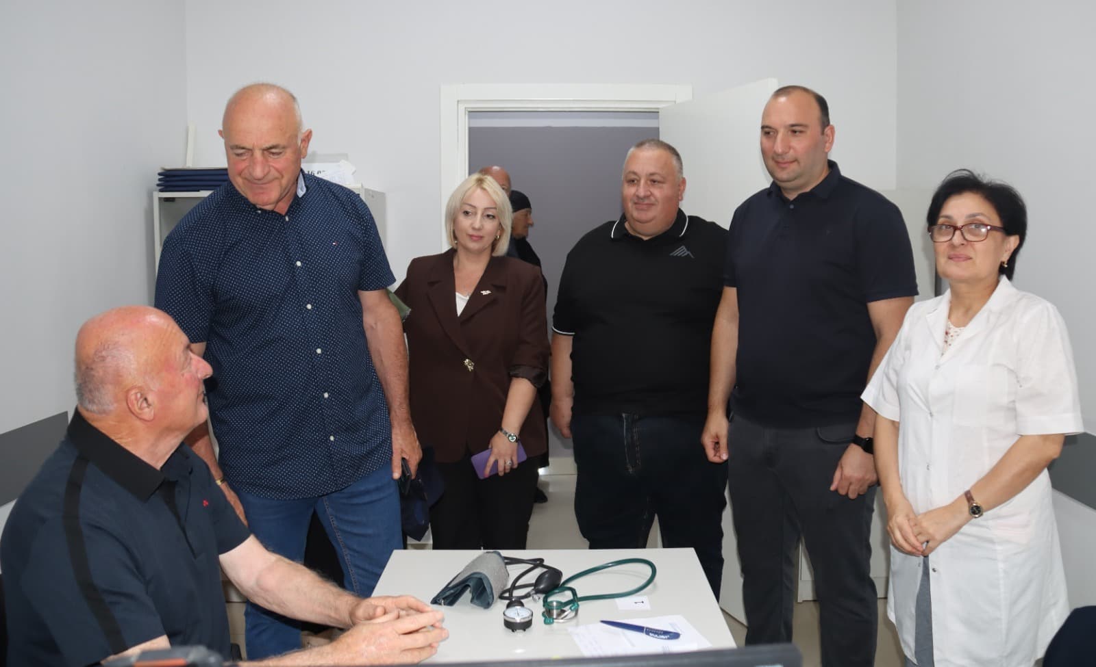 ჩხოროწყუში მცხოვრები ომისა და თავდაცვის ძალების ვეტერანებისა და მათი ოჯახის წევრებისთვის საქველმოქმედო სამედიცინო აქცია ჩატარდა - image 2