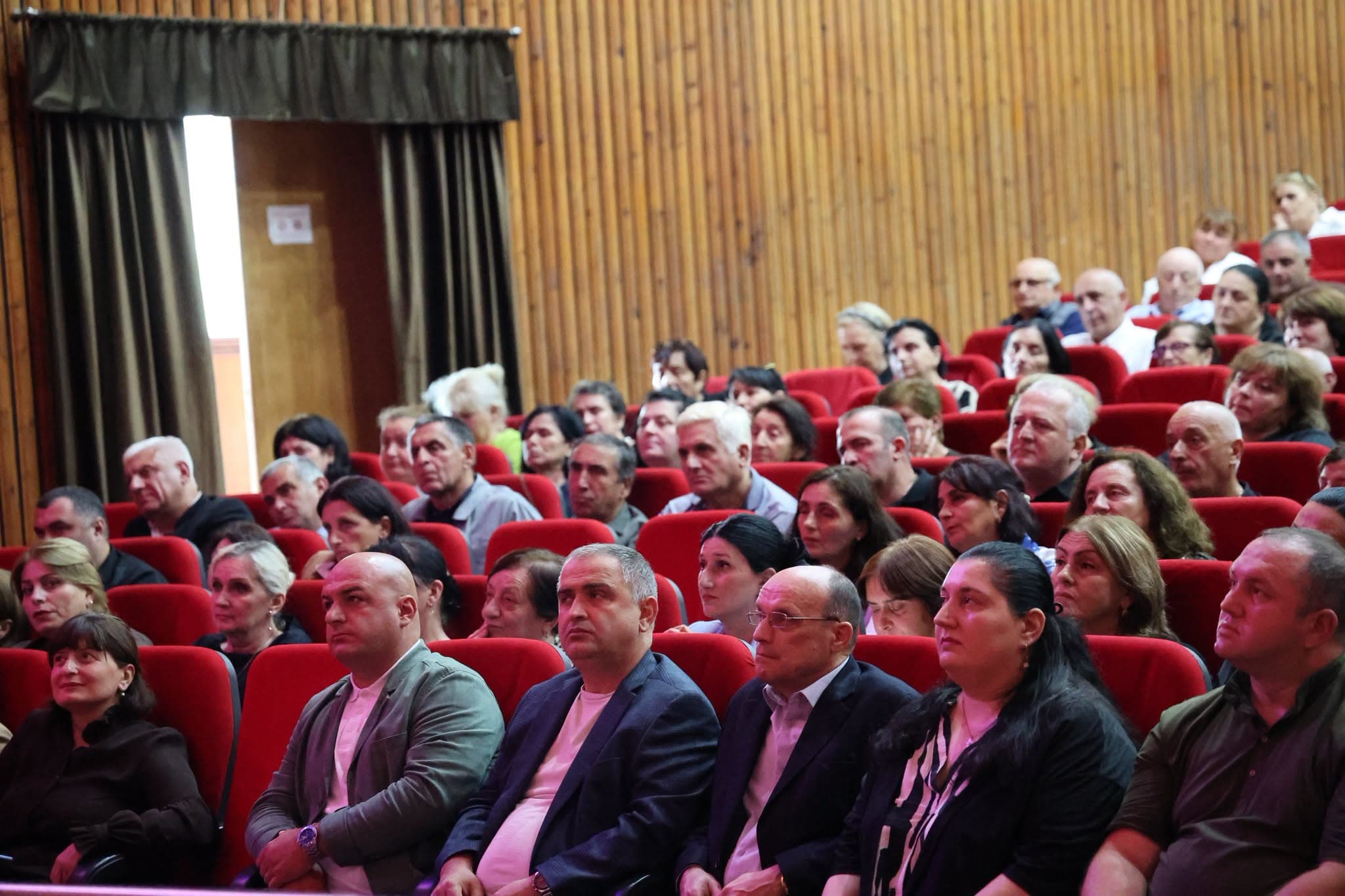 ზუგდიდში სკოლების ხელმძღვანელებს 2026-2027 სასწავლო წლის სიახლეები გააცნეს - image 2