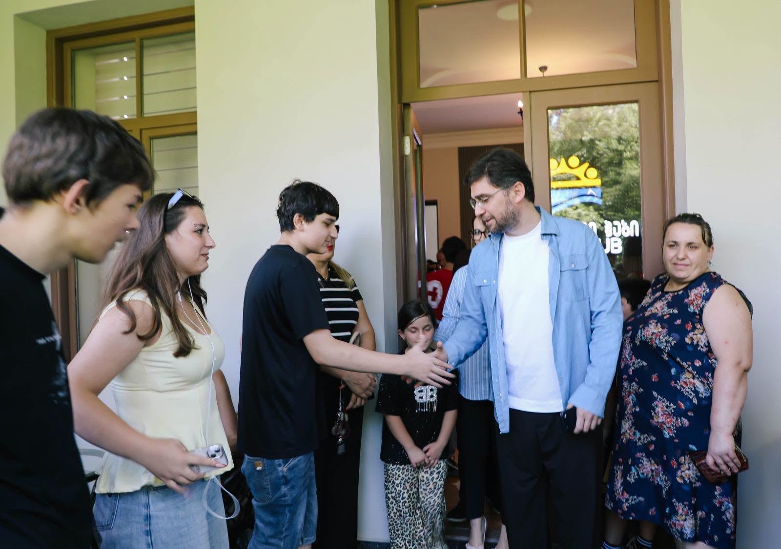 ფოთის მუნიციპალიტეტმა სოციალურად დაუცველ და საჭიროების მქონე მოსწავლეებს სასკოლო ნივთები გადასცა