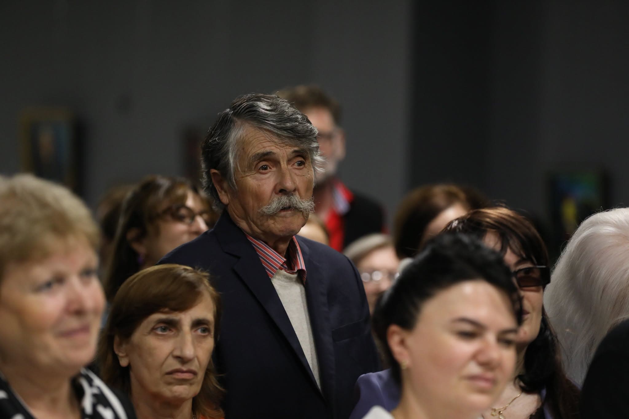 ზუგდიდში ცნობილი ფერმწერის ზაირა ბეჭვაიას პერსონალური გამოფენა გაიხსნა - image 6